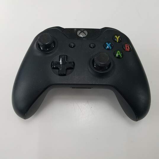 Microsoft Xbox One Console Bundle image number 4