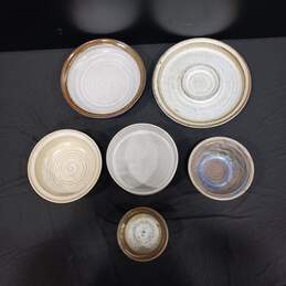 Bundle of 5 Assorted Stoneware Dishes alternative image