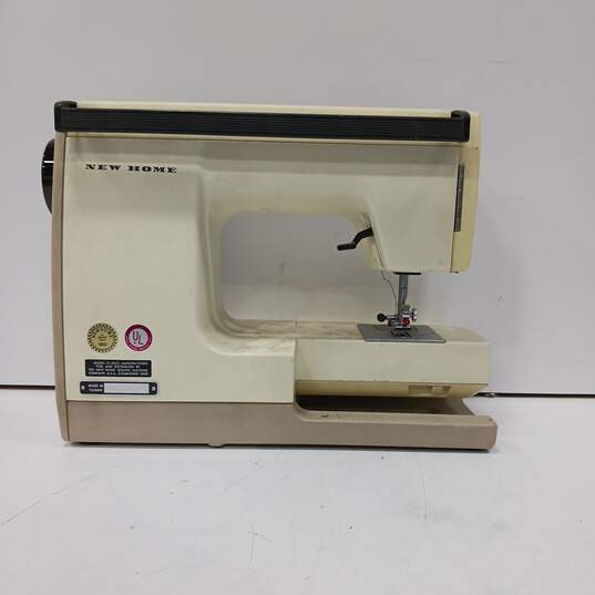 Vintage New Home Sewing Machine Model SL-2022 image number 3