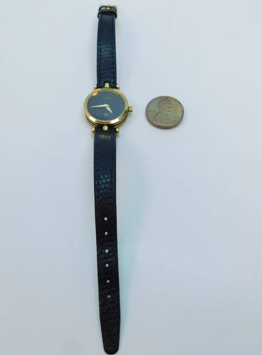 Ladies Vintage Gucci Classic Gold Tone & Black Leather Strap Swiss Watch 13.4g image number 3
