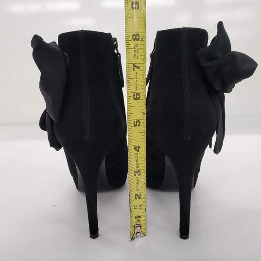 Alexander McQueen Women's Black Suede Bow Accent Stilleto Heel Ankle Boots Size 8 AUTHENTICATED image number 6