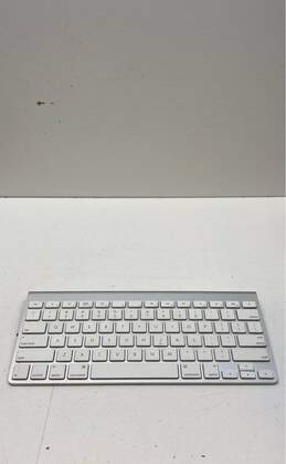 Apple Wireless Keyboards and Trackpads alternative image