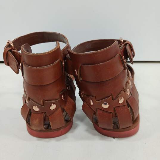 Womens Brown Leather Buckle Open Toe Ankle Flat Strappy Sandals Size 6 image number 4