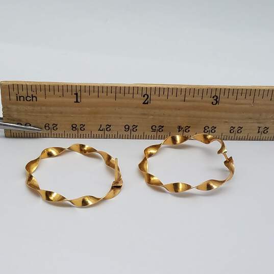 18k Gold 1.25" Twist Hoop Earrings 3.7g image number 6