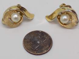Vintage Crown Trifari Faux Pearl & Gold Tone Swirl Clip-On Earrings 8.3g alternative image