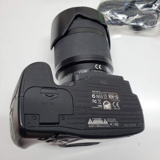 Sony DSLR A100 Digital Camera with DT 18-200mm F/3.5-6.3 Lens Battery Charger Bag & Manual image number 4