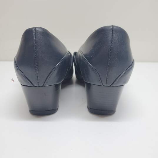 Clarks Everyday Mary Janes in Dark Blue Leather Women's Size 7.5 image number 5