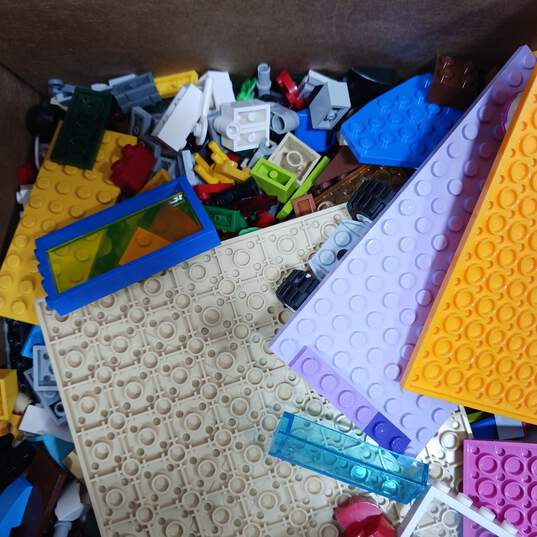 8.2lbs of Assorted LEGO Building Blocks & Pieces image number 2