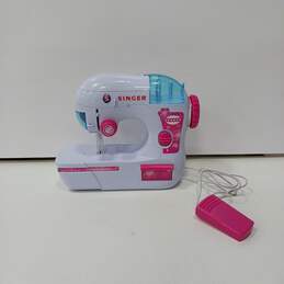 Singer Miniature Childs Sewing Machine