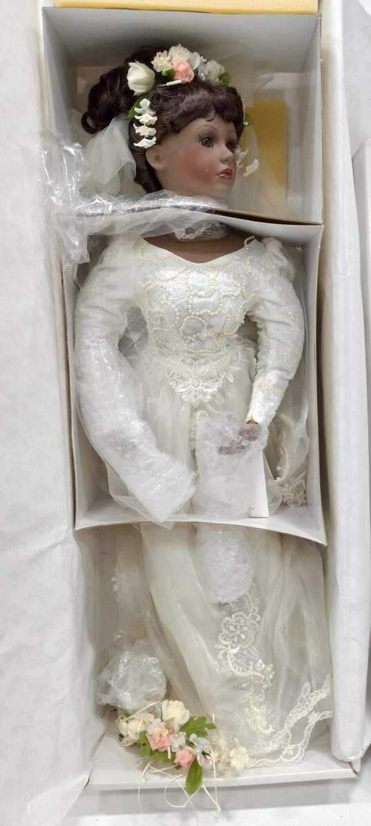 Court of Dolls Andrea Porcelain Doll w/Box Number 1296/2000 image number 3