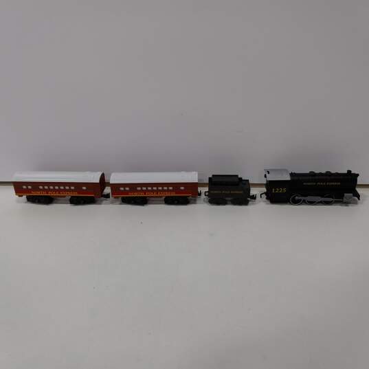 Eztec North Pole Express Battery Operated Train Set image number 4