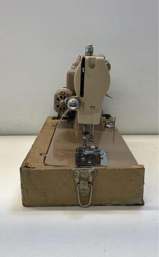 Nelco Sewing Machine image number 4