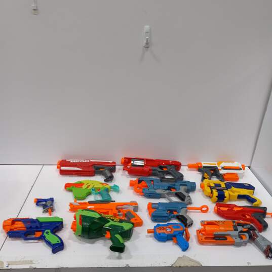 15PC Assorted Sized & Types of Toy Dart Guns image number 1