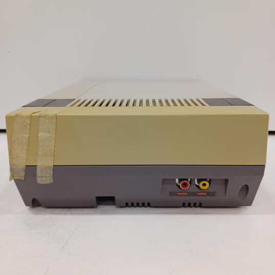 Nintendo Entertainment System Video Game System image number 5