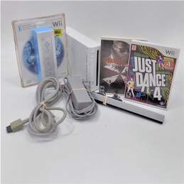 Nintendo Wii W/ 2 Games and 1 Controller