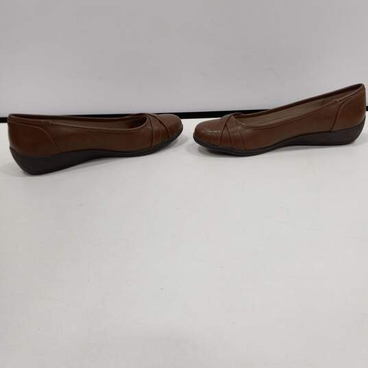 Women's Brown Flats Size 9 In Box image number 2