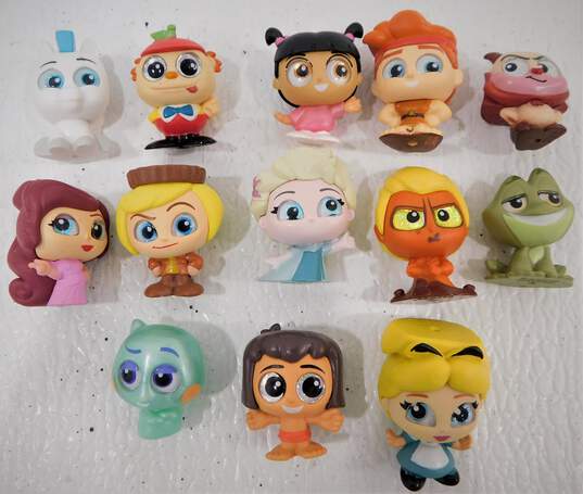Lot of 25 Disney Doorables Mini Figures w/ ULTRA Rare Dumbo Let's Go Series image number 3