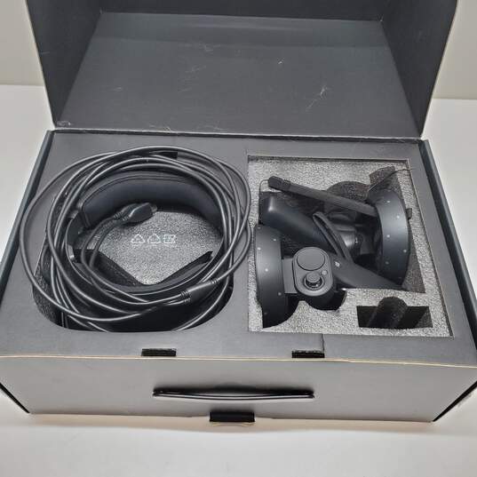 Lenovo Explorer Windows Mixed Reality Headset with Motion Controllers Untested image number 8
