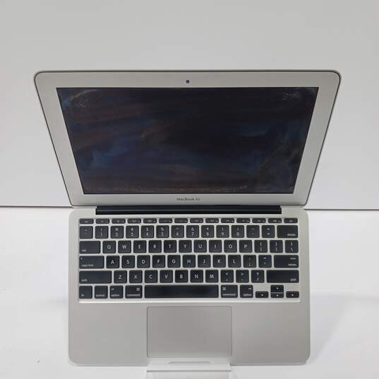 Apple MacBook Air A1370 Laptop (Mid-2011) image number 2