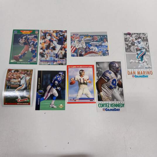 Bundle of Assorted Sports Trading Cards image number 5