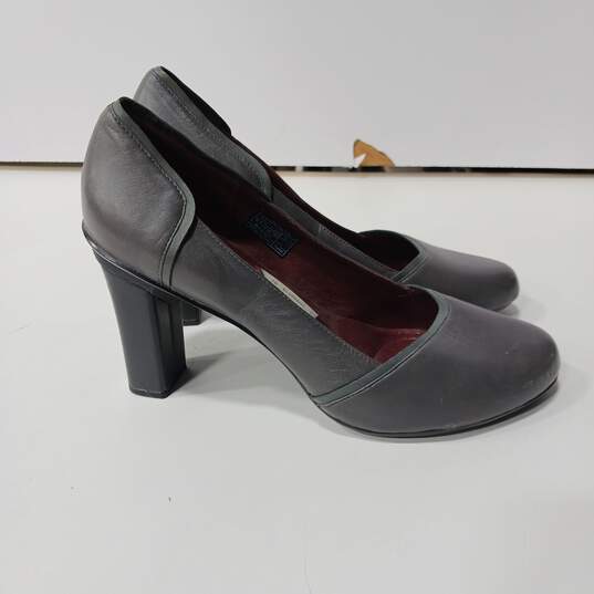 Tsubo Women's Grey Leather Heels Size 11 image number 4