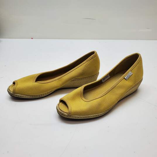 Keen Cortana Women's Yellow Canvas Peep Toe Wedge Shoes Size 7 image number 1