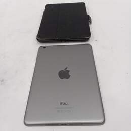Apple Black iPad w/Case alternative image