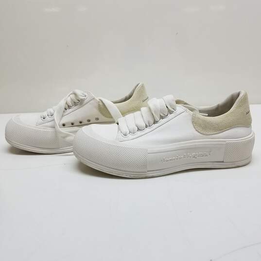 AUTHENTICATED Alexander McQueen Deck Plimsoll White Leather Platform Sneakers Womens Size 36.5 image number 2