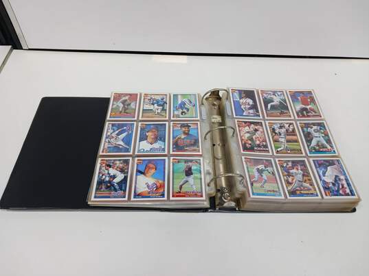 Bundle Of 3 Binders With MLB & NFL Sports Trading Cards image number 4