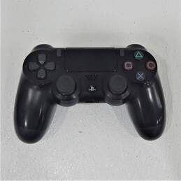 Lot of 2 Sony Dualshock 4 Controllers alternative image