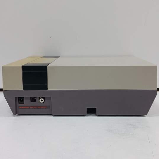 Nintendo Entertainment System Video Game System image number 4
