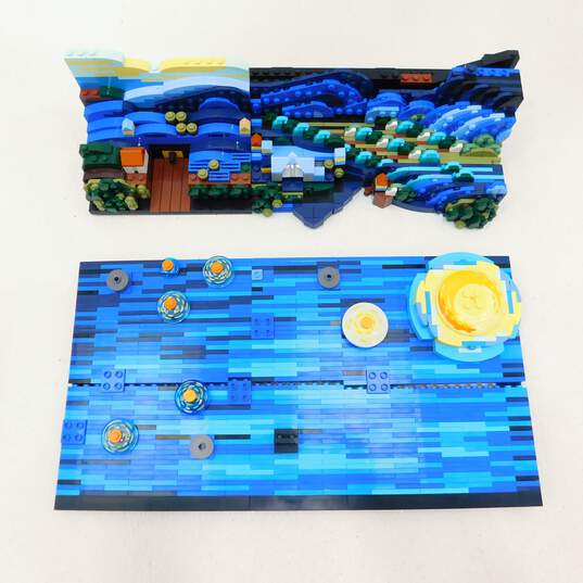 LEGO Ideas 21333 Vincent van Gogh - The Starry Night W/ Manual image number 3