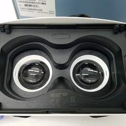 Samsung Gear VR SM-R322 Virtual Reality Headset - Untested IOB alternative image