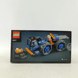 Sealed Lego Technic Dozer Compactor 42071 alternative image