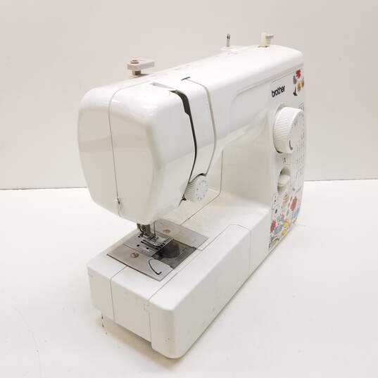 Brother JX2517 Lightweight 17 Stitch Sewing Machine image number 5