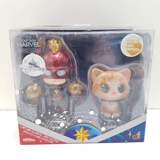 Hot Toys Cosbaby Captain Marvel & Goose Cat Velvet Flocked LE 2000 image number 1
