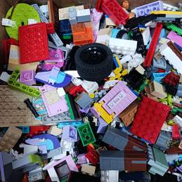 8.8lb Bulk of Mixed Variety Lego Building Bricks and Pieces alternative image