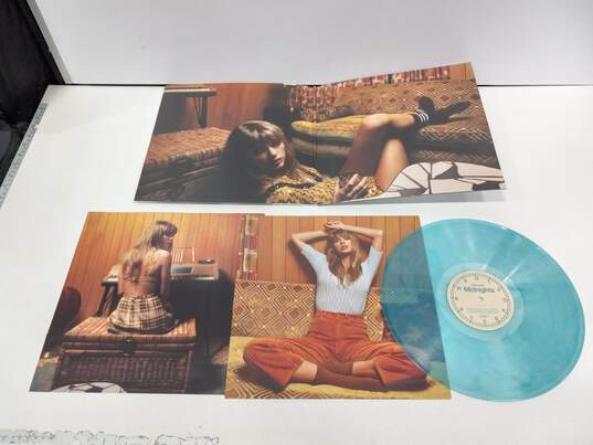 Pair of Taylor Swift Moonstones Midnight Blue Edition Vinyl Records image number 5
