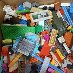 10lbs of Assorted LEGO Building Bricks alternative image