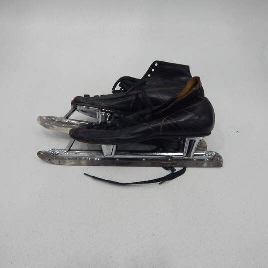 Vintage Nestor Johnson Leather Ice skates image number 2