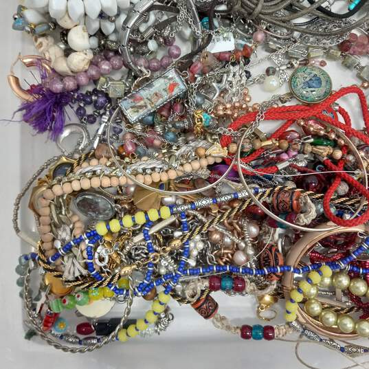 7.2lb Bulk of Mixed Variety Costume Jewelry image number 4