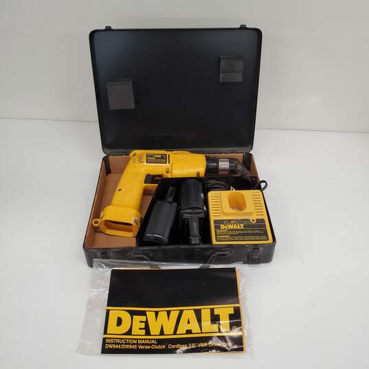 UNTESTED DeWalt DW945 Versa-Clutch Cordless 3/8" Drill/Driver in Metal Case P/R image number 10