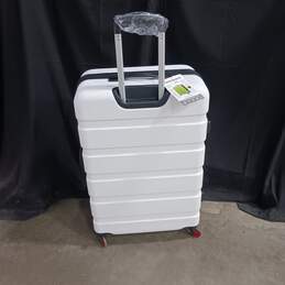 Swiss Gear 28In White Lockable Luggage alternative image