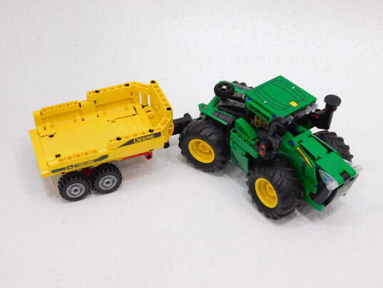 Technic Sets Lot 42136: John Deere 9620R 4WD Tractor 42102 42147: Dump Truck & 42120: Rescue Hovercraft image number 5