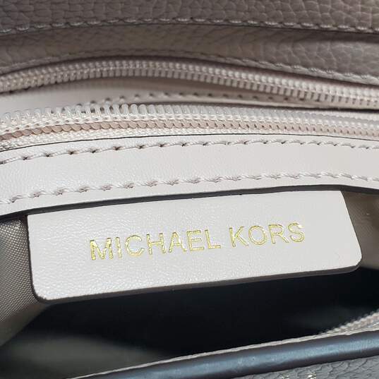 Michael Kors Beige Pink Pebbled Leather Shoulder Tote Bag image number 4