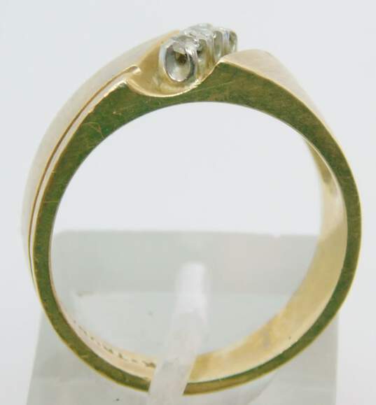 Vintage 14K Yellow Gold 0.06 CTTW Round Diamond 3 Stone Ring 5.2g image number 2
