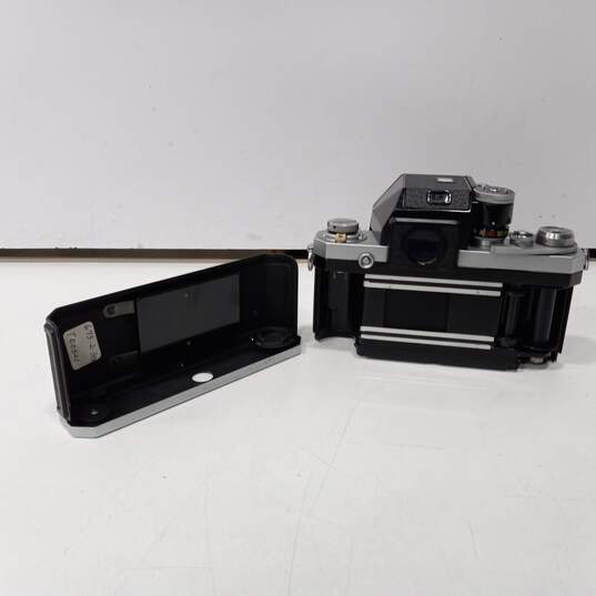 Nikon F 35mm Film Camera Bundle in Train Case image number 5