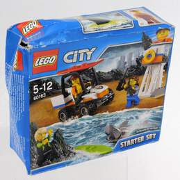 LEGO City 60163 Coast Guard Starter Set, 'Searching Adventures' Book/Minifigure alternative image