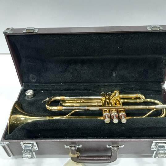 Yamaha Trumpet In Case image number 2