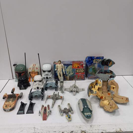 Star Wars Collectibles Lot image number 1